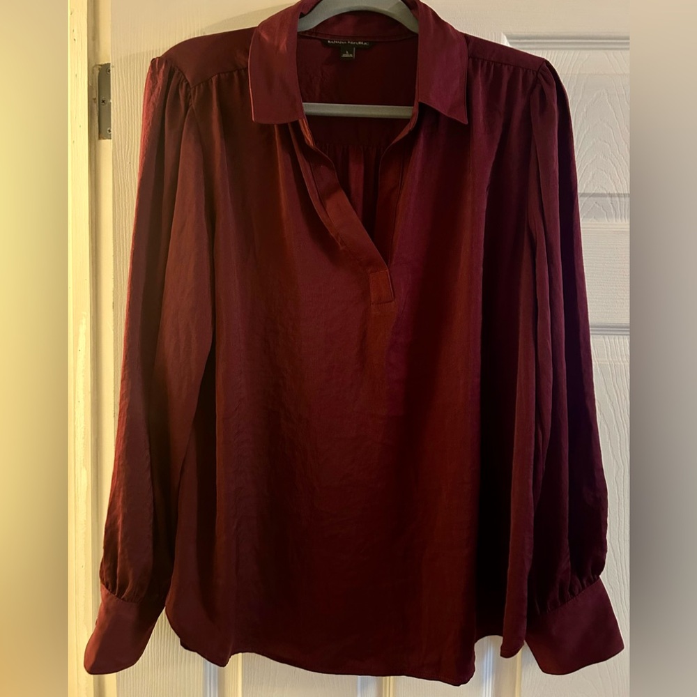 Banana Republic Collared V-neck Burgundy Blouse - Size Large